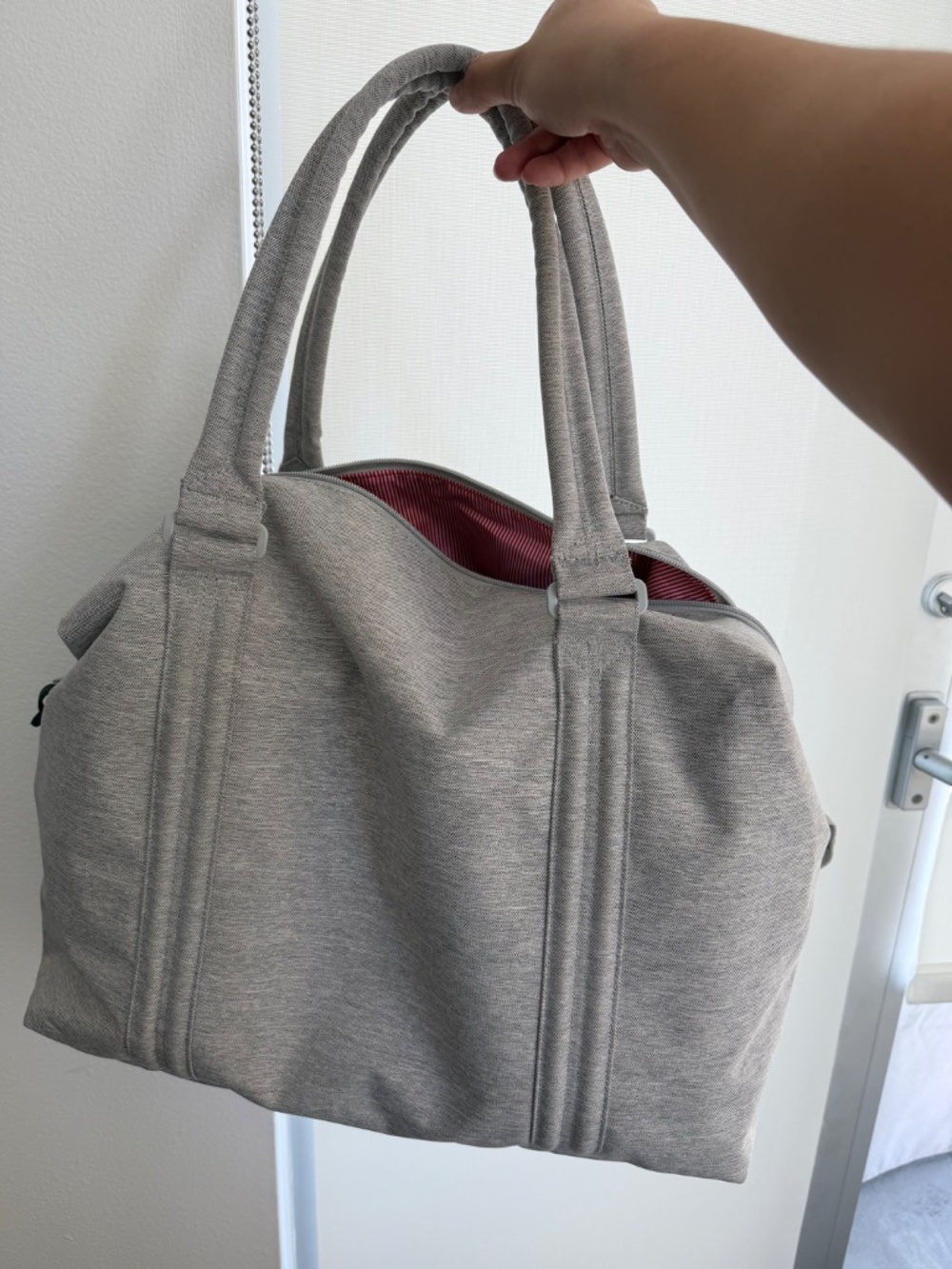 NWOT Light Gray Herschel Handcarry/Duffle Bag - Picture 3 of 8